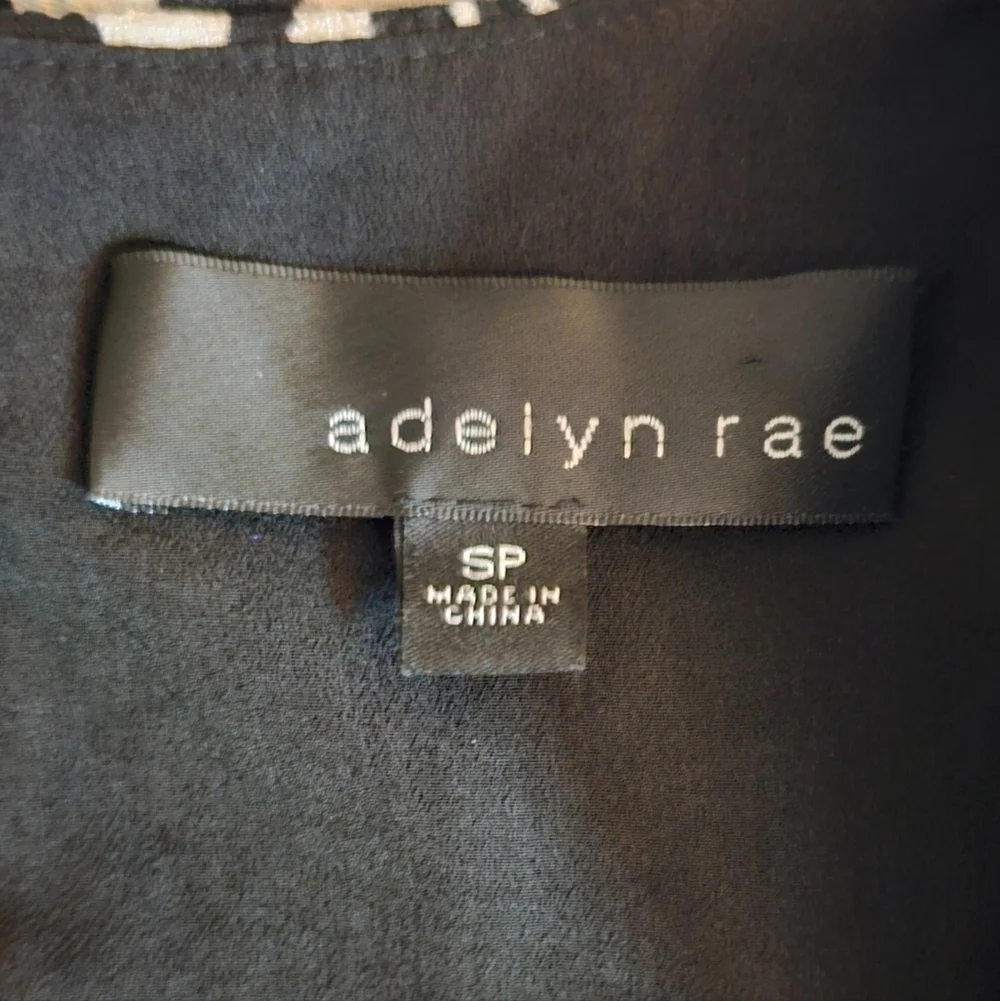 Adelyn Rae Wilbur Textured Romper/Size Small